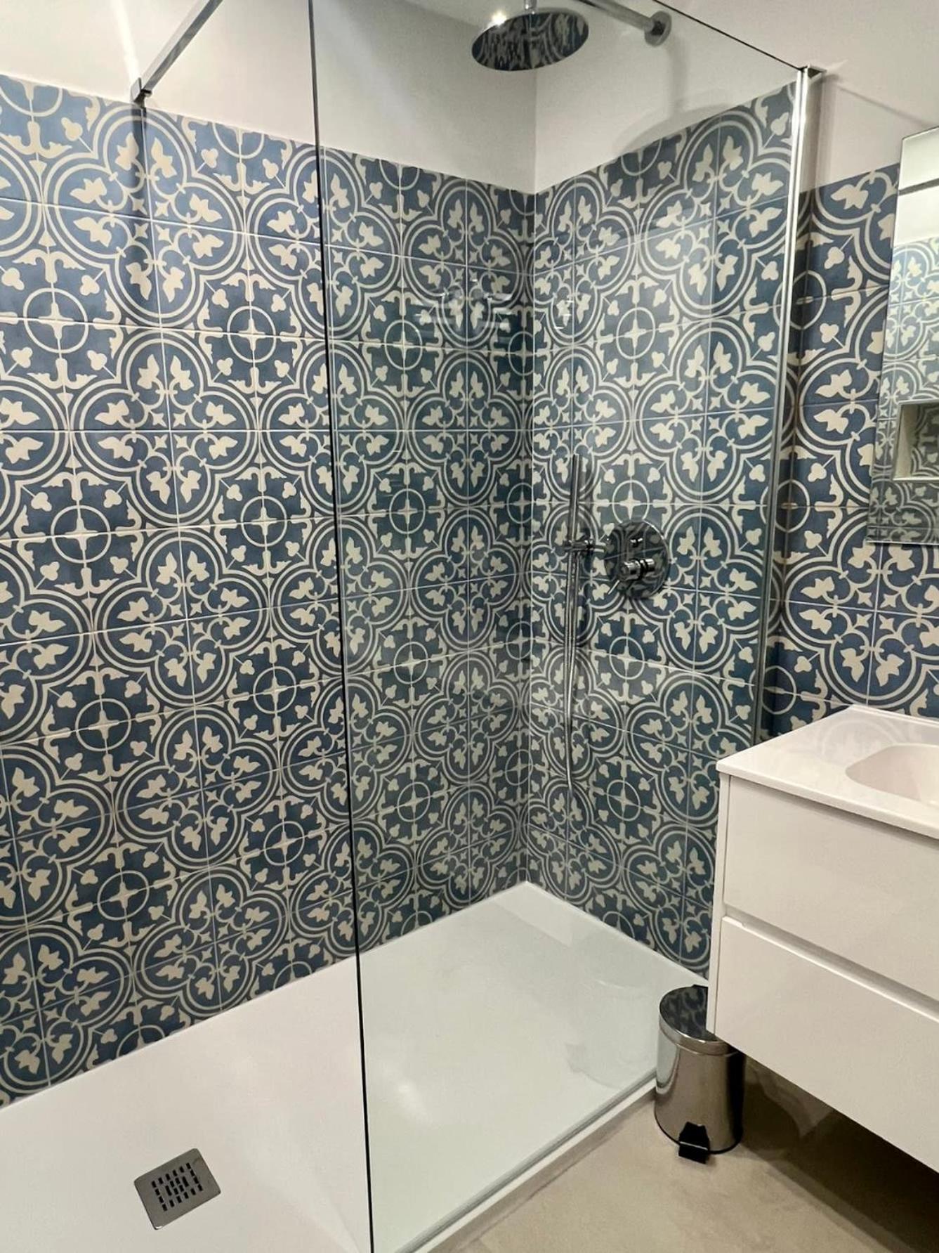 Risso - One Bedroom With Pool, Newly Renovated In Spring 2024 ニース エクステリア 写真